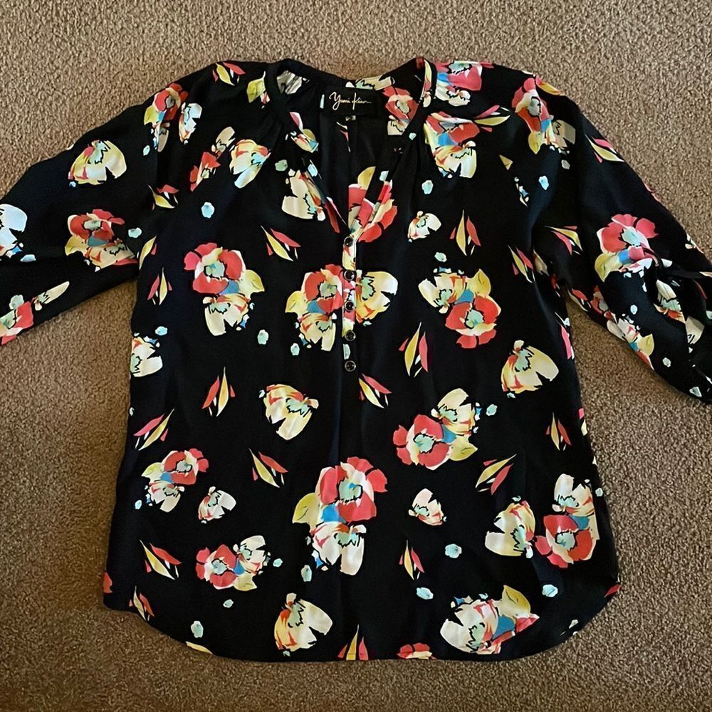 Yumi Kim Women’s Black Floral 3/4 Button Blouse